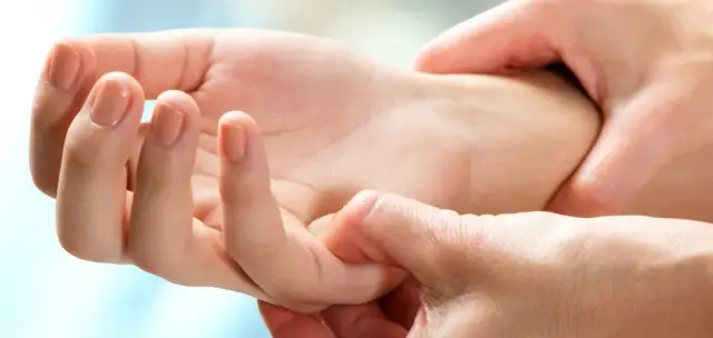 Jaki lekarz leczy zwyrodnienia stawów? Poznaj specjalistów i ich rolę