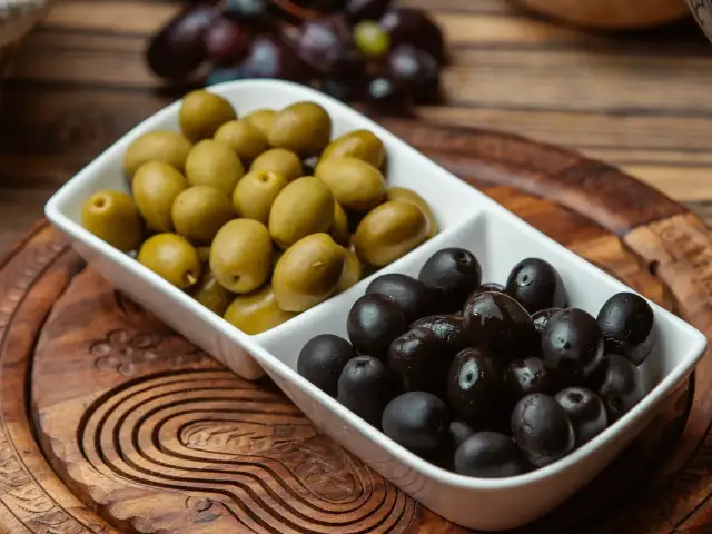 Czy oliwki są kaloryczne? Rozprawiamy się z mitem o tyciu