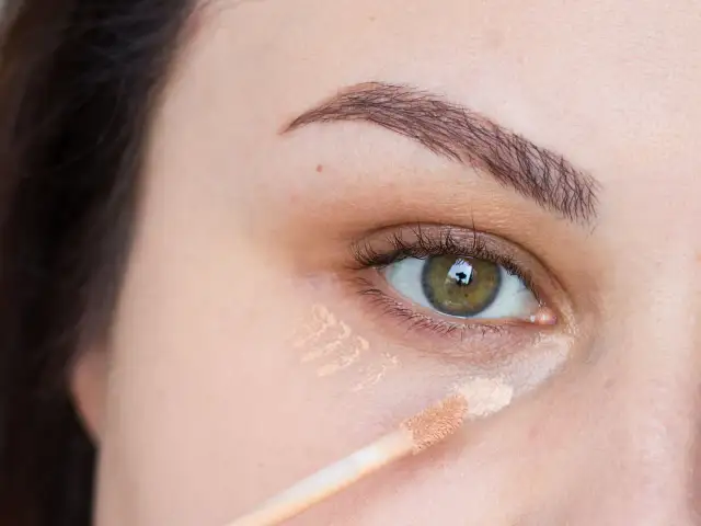 Jak rozjaśnić korektor? 5 trików, by go nie wyrzucać!