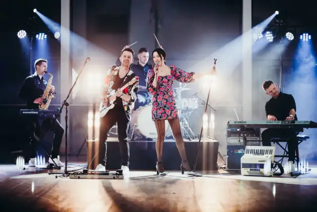 Wesele z orkiestrą: Ile kosztuje i jak uniknąć ukrytych opłat?