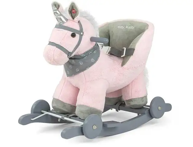 Co kupić rocznej dziewczynce pod choinkę? Najlepsze pomysły na prezenty