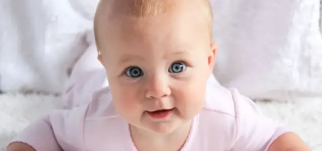 Zauroczone dziecko objawy – jak je rozpoznać i co oznaczają?