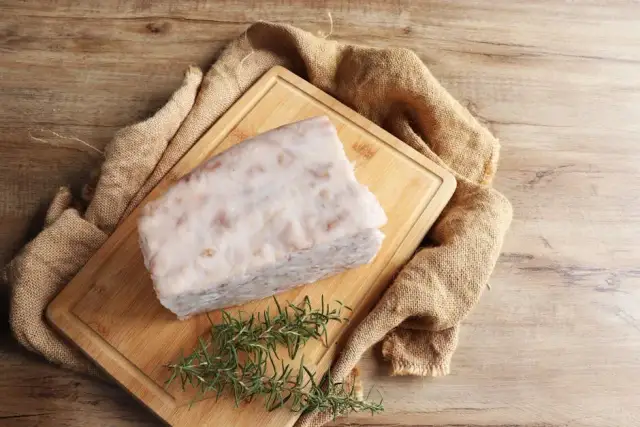 Czy pies może jeść smalec? Oto niebezpieczeństwa, które musisz znać