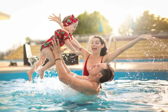 Rękawki dla dwulatka: Bezpieczny wybór i oswajanie z wodą poradnik