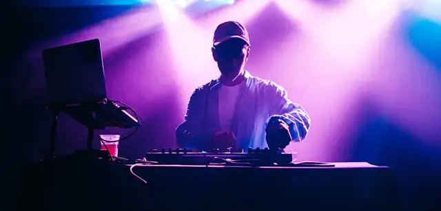 Kim Lee DJ: Jak jej kariera zmienia oblicze muzyki elektronicznej