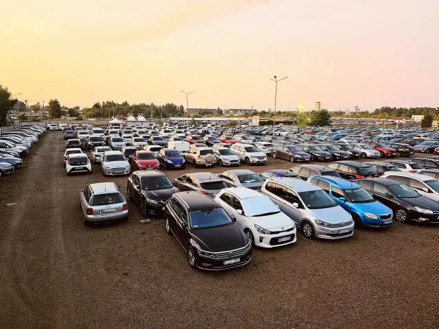 Ile kosztuje wjazd na lotnisko Pyrzowice? Sprawdź ceny parkingu