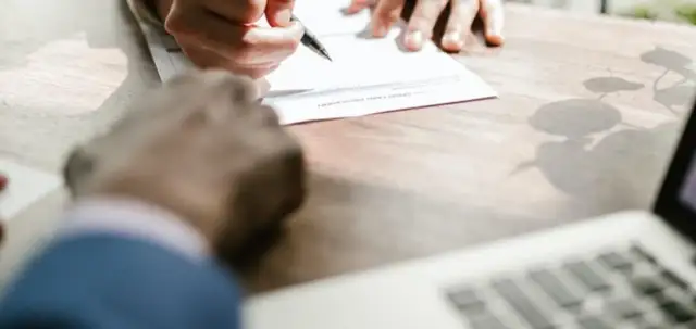 Jak sprawdzić rachunek powierniczy dewelopera i zabezpieczyć inwestycję