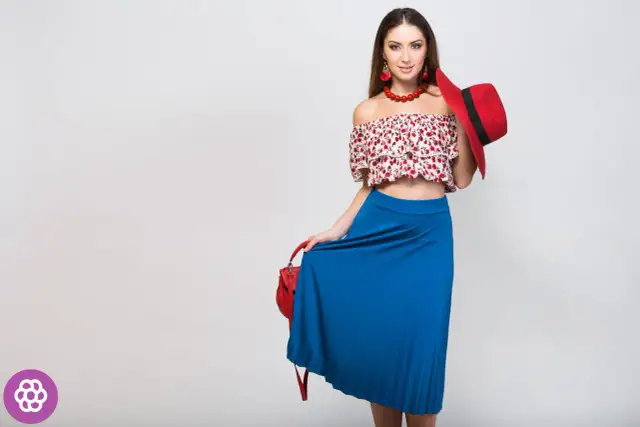 Jak dobrać idealną bluzkę do niebieskiej spódnicy – porady i modne stylizacje