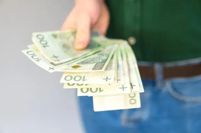 Pożyczka od rodziny: Kiedy PCC 0,5%, a kiedy zwolnienie bez limitu?