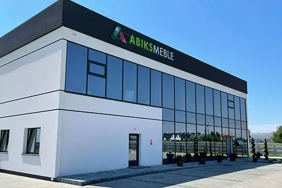 Jak wydzielić garderobę w sypialni? Praktyczne pomysły na przestrzeń