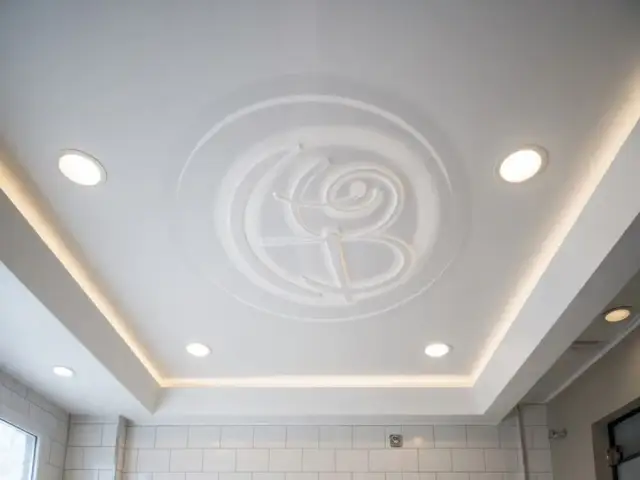 Najlepsza farba do łazienki na sufit - uniknij problemów z wilgocią