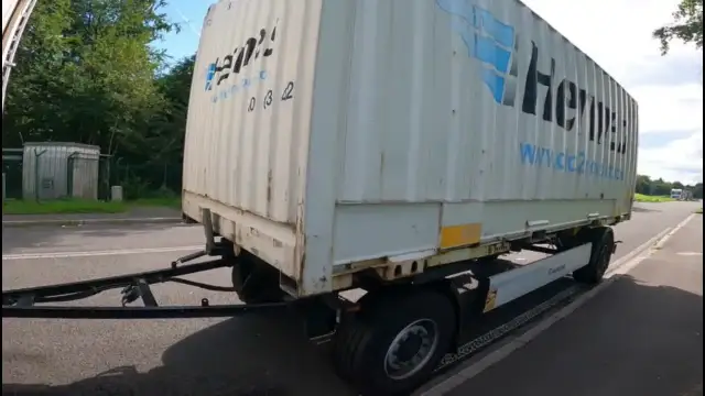 Jak cofać ciężarówkę z naczepą bezpiecznie i skutecznie, unikając błędów