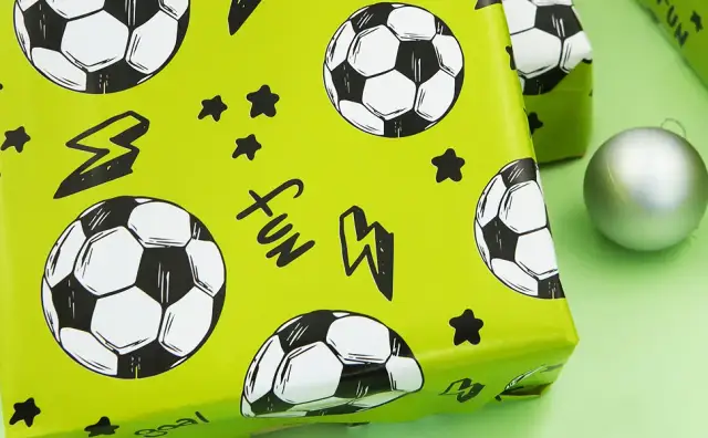 Jak zapakować piłkę nożną na prezent - 5 kreatywnych sposobów