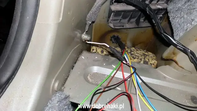 Renault Scenic: Gdzie jest ucho holownicze? Lokalizacja i montaż krok po kroku