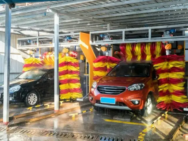 Czy myjnia automatyczna rysuje lakier? Cała prawda i bezpieczne mycie