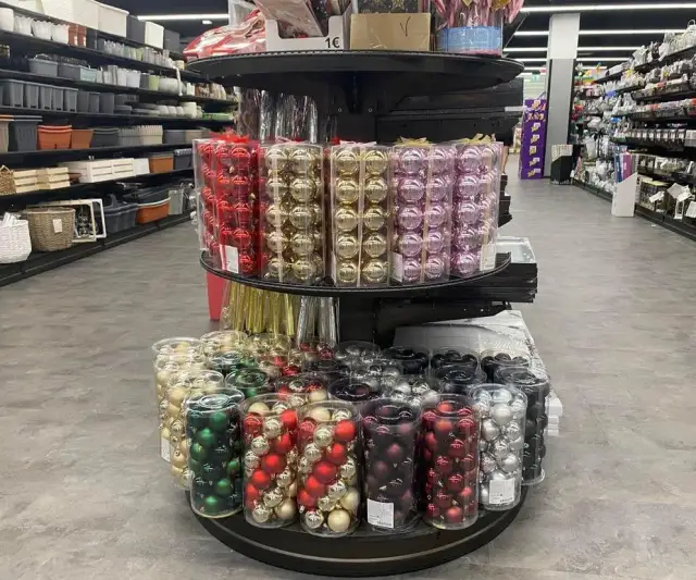 Odkryj, od kiedy ozdoby świąteczne w sklepach zaczynają się pojawiać