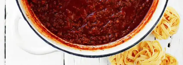 Sos boloński Kwestia Smaku: Odtwórz kultowy przepis krok po kroku!