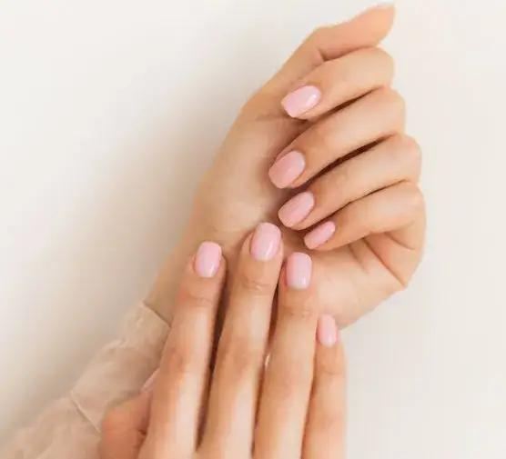 Jak skutecznie zmyć manicure hybrydowy bez uszkodzenia paznokci