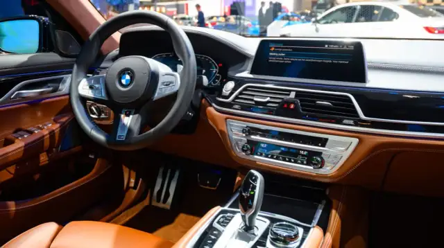 Abonament BMW na podgrzewane fotele - kontrowersje i rezygnacja klientów