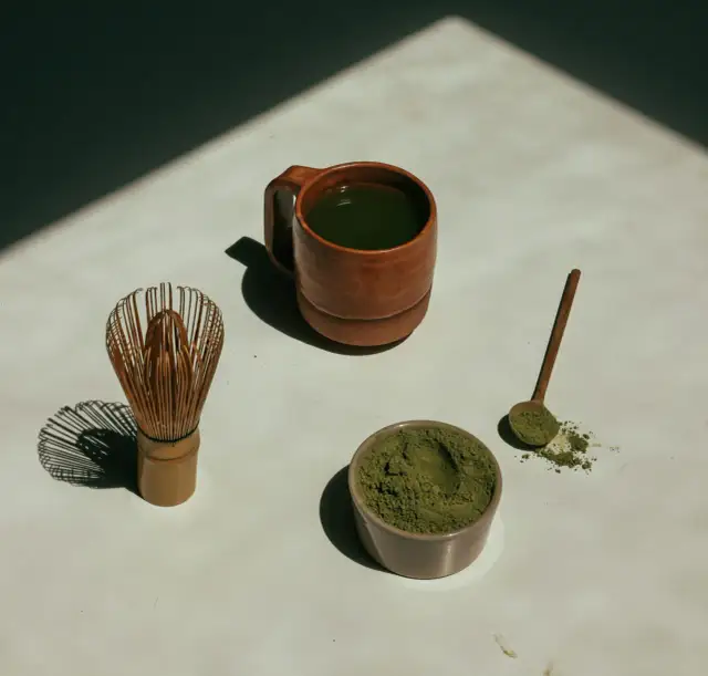 Ile razy dziennie pić matchę, aby cieszyć się zdrowiem bez skutków?