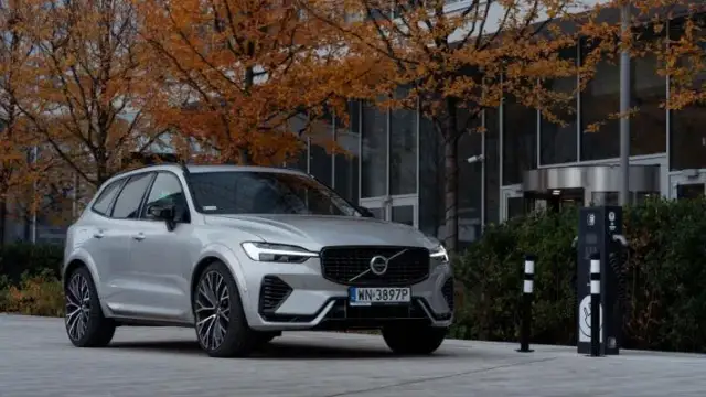 Ile pali volvo xc60 2.0 benzyna? Sprawdź realne zużycie paliwa