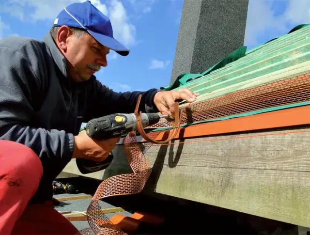 Jaką wkrętarkę dla dekarza wybrać, aby uniknąć frustracji?