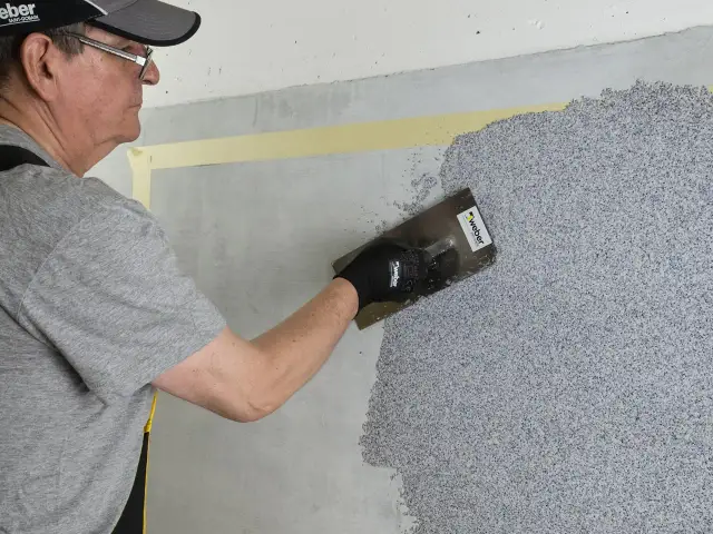 Jak położyć tynk mozaikowy? Poradnik krok po kroku dla perfekcjonistów