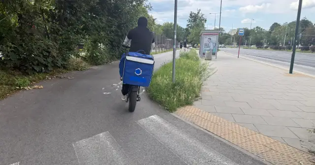 Motorower na drodze dla rowerów? Uniknij mandatu i zagrożeń!