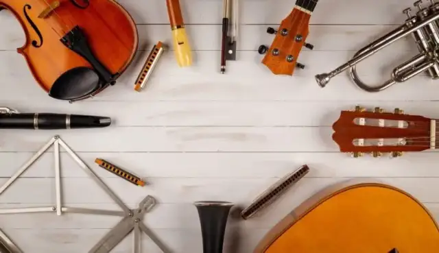 Gitara i skrzypce jako instrumenty muzyczne - różnice i charakterystyka