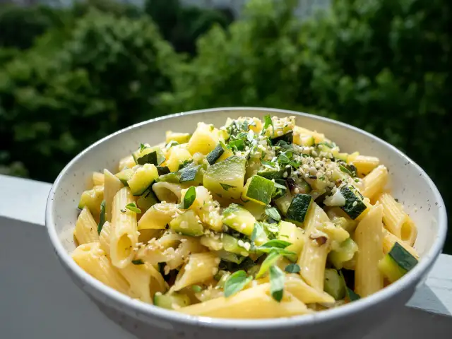 Lekki przepis na makaron penne z cukinią - szybki i smaczny obiad