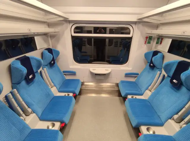 TLK PKP: Co to znaczy? Standard, różnice z IC i czy warto wybrać?