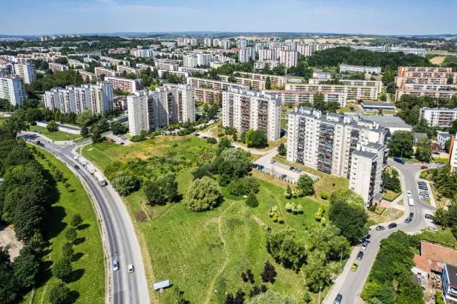 Jak dojechać do osiedla Złotego Wieku w Krakowie - proste trasy i wskazówki