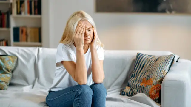 Ból w skroniach? Skuteczna ulga, przyczyny i sygnały alarmowe