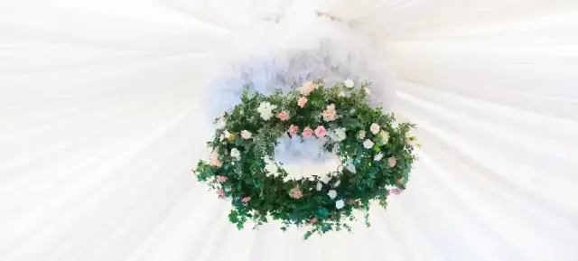 Sufit weselny: Jak stworzyć magiczną dekorację? Pomysły i porady