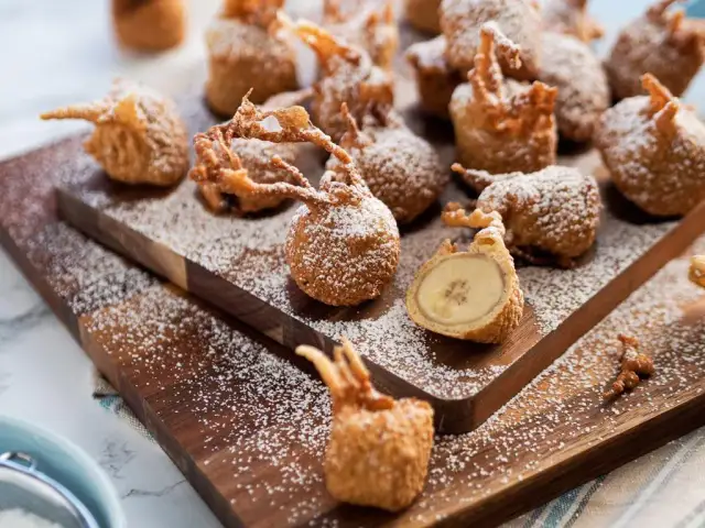 Smażone banany w cieście: przepis na chrupiący deser + triki eksperta