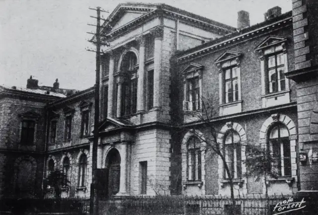 Ząb w drugim rzędzie? Co robić, gdy rośnie poza łukiem?