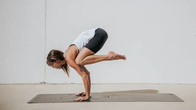 Tantra joga co to jest? Poznaj jej zasady, korzyści i tajemnice praktyki