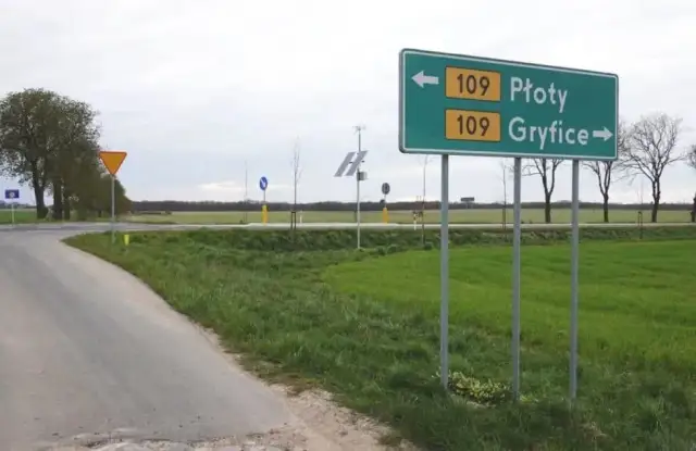 Kto stawia znaki drogowe na osiedlu? Odpowiedzialność za bezpieczeństwo mieszkańców