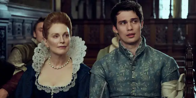 Mary i George w strojach z epoki, ona w perłach i koronkowym kołnierzu, on w ozdobnej, turkusowej szacie.