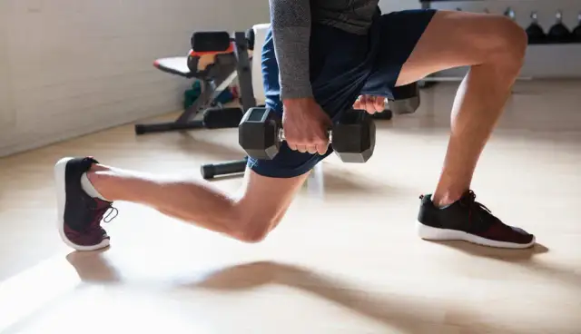 Silne kolana w domu: 7 ćwiczeń bez bólu i kontuzji
