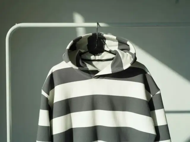 Jak powiększyć bluzę w prosty sposób i uniknąć skurczenia materiału