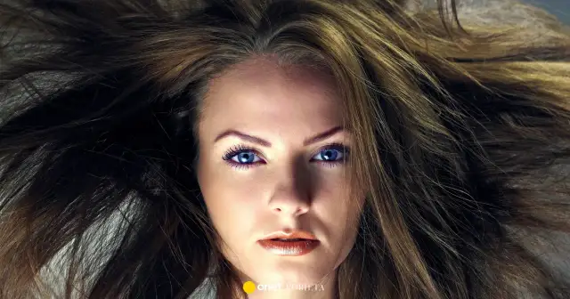 Jak szybko pozbyć się elektryzującej sukienki? Skuteczne triki!