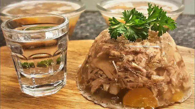 Jak zrobić galaretkę z golonki - prosty przepis na pyszne danie