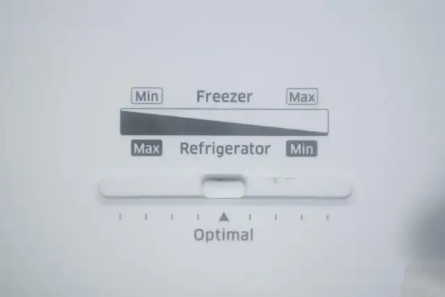Jaka temperatura w lodówce Samsung? Ustaw 3°C/-19°C i oszczędzaj!