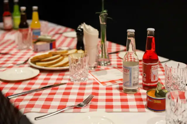 Impreza w stylu lat 60.: Moda, muzyka, PRL Twój przewodnik!