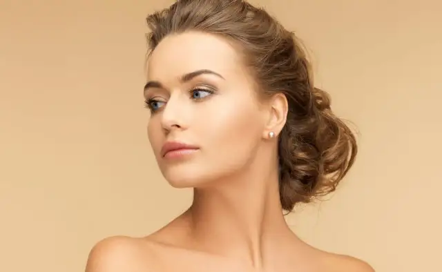 Jakie kolczyki do koka? 5 stylowych propozycji na elegancki look