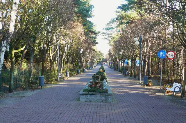 Jurata: Ilu stałych mieszkańców? Prawdziwe liczby i sezonowe oblicze