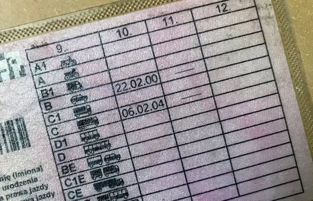 Czy można jeździć motorowerem na dowód? Sprawdź ważne zasady