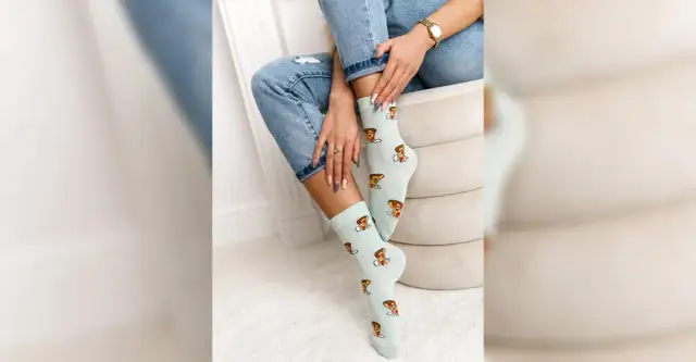 Jak nosić długie skarpetki? Stylowe porady i inspiracje