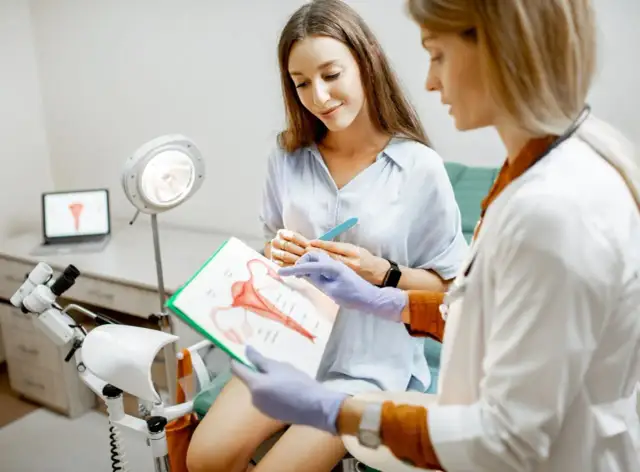 Co widzi ginekolog podczas badania? Krok po kroku bez stresu